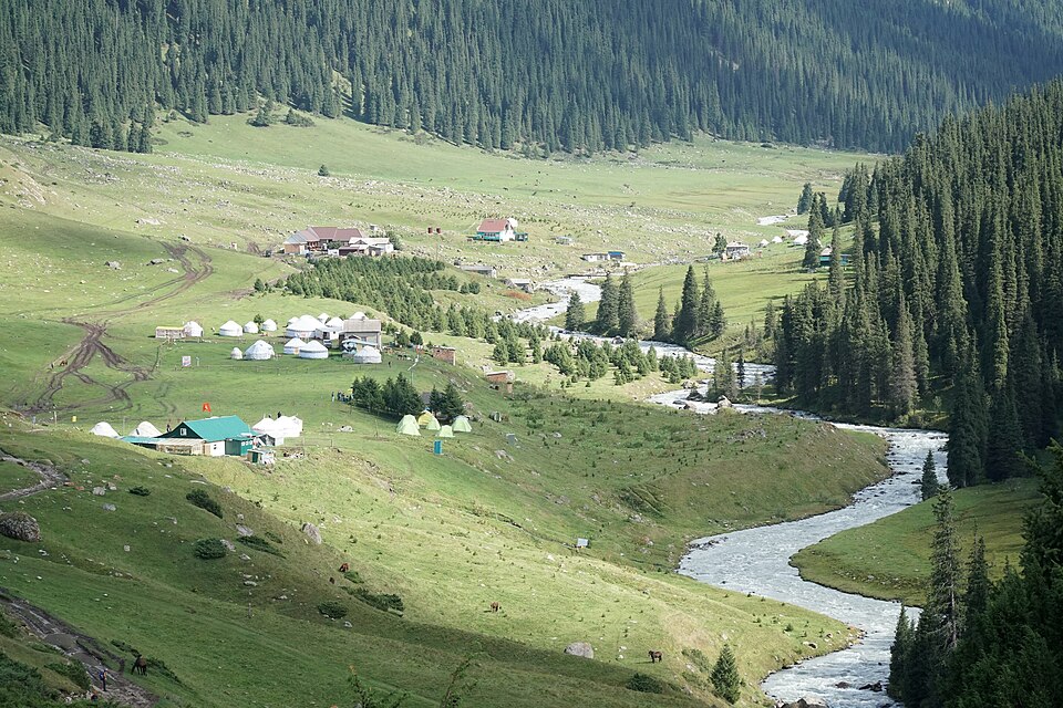 Палатки в горах